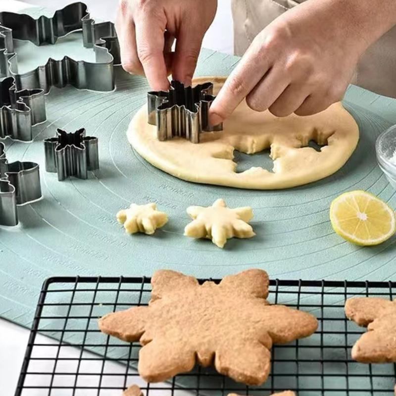 10 Piece Snowflake Cookie Molds Set Durable Nonrust Steel Baking Tool For Christmas New Years Party Treats
