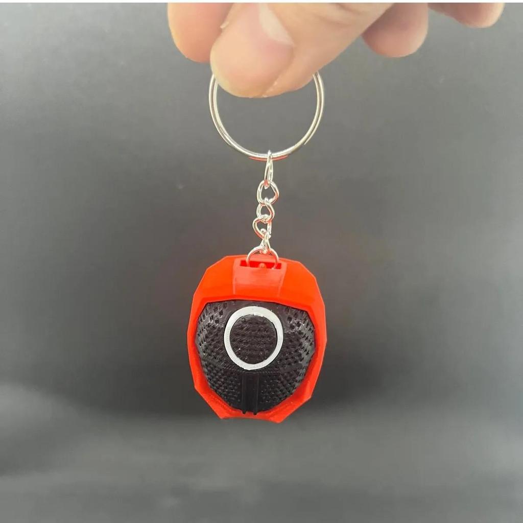 Брелок с игрой в виде кальмара — культовый дизайн Red Guard, прочный материал и стильный вид