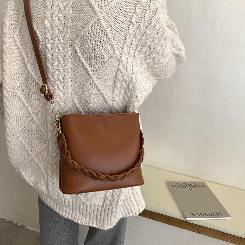 Премиальная текстурная сумка-ведро женская лето 2025 новая мода универсальная сумка через плечо нишевый дизайн сумка-мессенджер