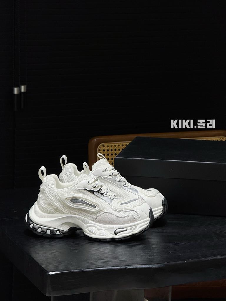 Корейская версия нишевого дизайна 2025 ранняя осень новинка ретро старая толстая подошва увеличение роста повседневная спортивная обувь для папы женская модная