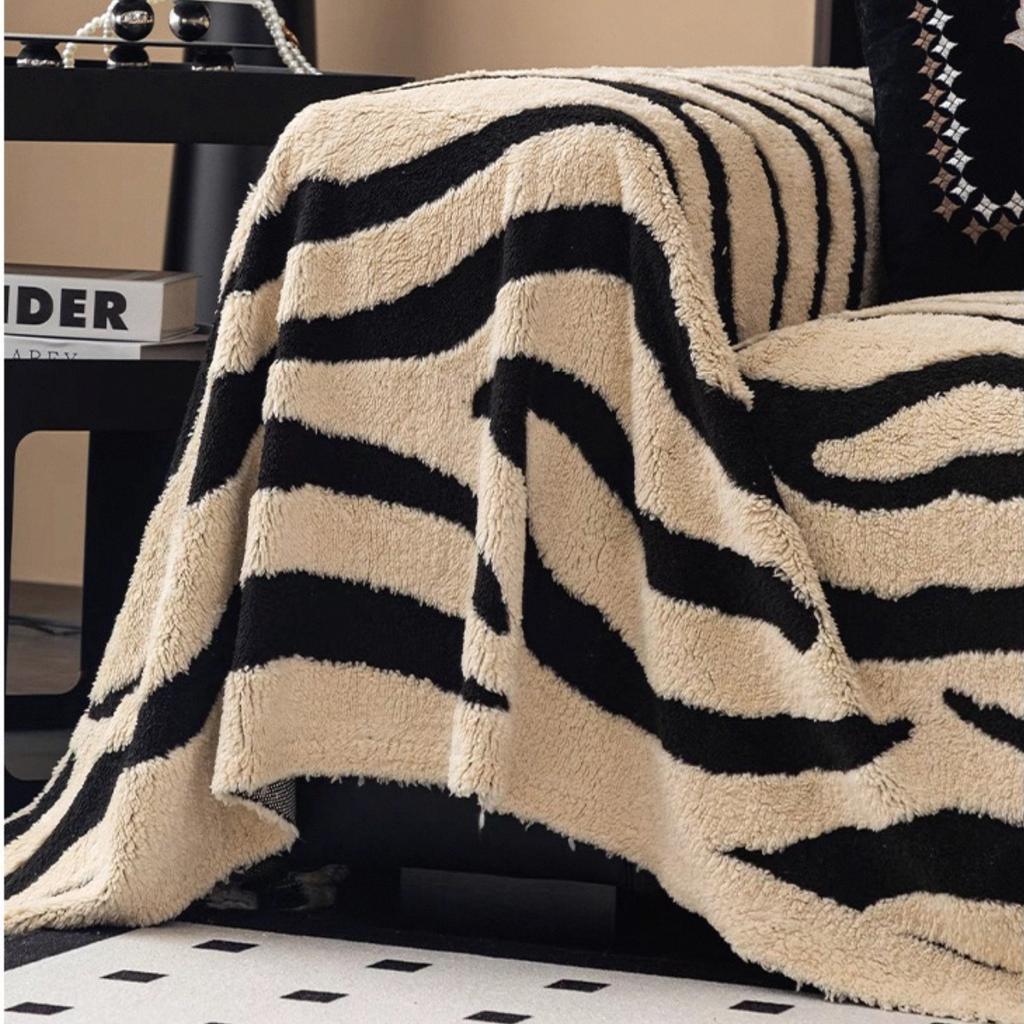 1pc Zebra Stripes Jacquard Contrast Colour Warm Fleece Sofa Towel, Sofa Winter Leisure Blanket for Living & Bed Room Decor