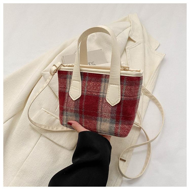 Клетчатая шерстяная трендовая сумка-тоут большой вместимости 2025 новая повседневная осенне-зимняя простая модная портативная сумка