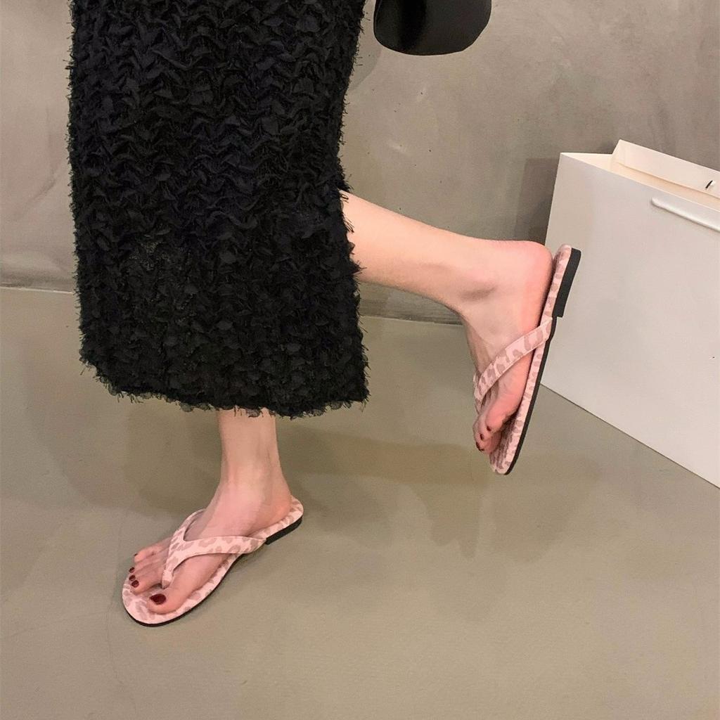 Французские шлепанцы на плоской подошве с леопардовым принтом, женская обувь 2025, летняя, для ношения с юбкой, пляжные сандалии на мягкой подошве