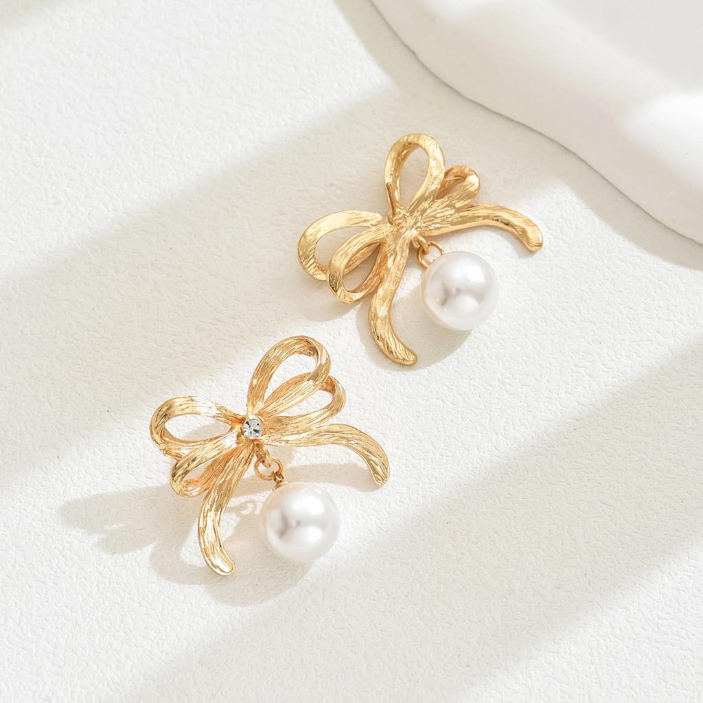 Новые серьги-бантики, женские серьги-гвоздики с инкрустацией из жемчуга, универсальные серьги высокого класса