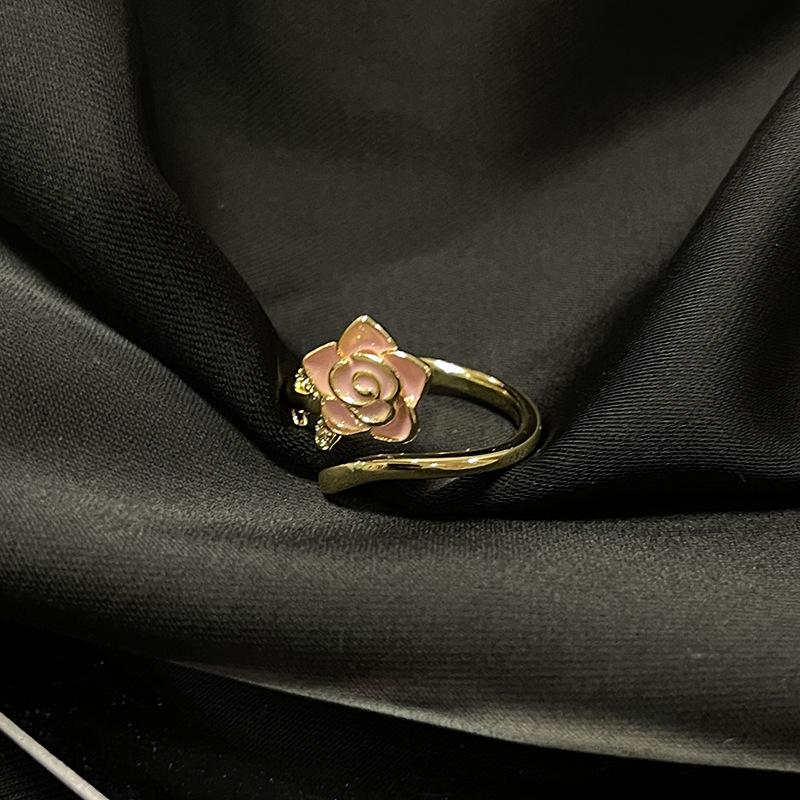 Новая серия дисковых языковых колец Золотая бабочка Роза Открытое кольцо Нишевый дизайн Французское премиальное наборное кольцо