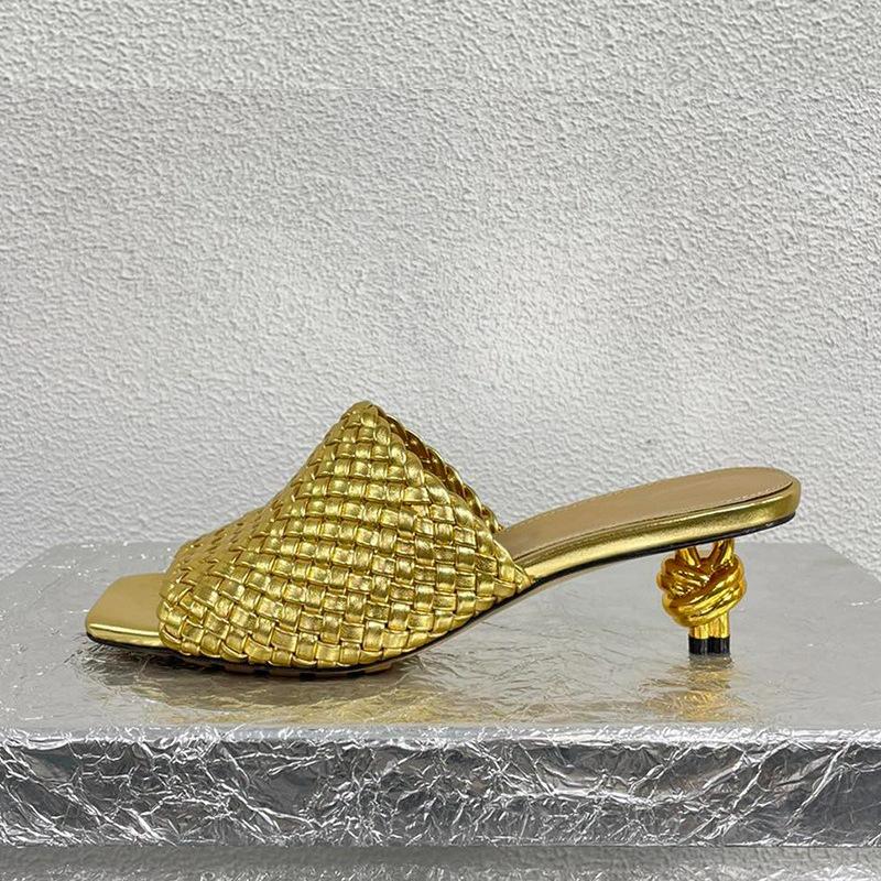 Обувь Высокое качество Женские тапочки Однотонные Модные Весенние и Осенние Повседневные кожаные Женские сандалии большого размера 4346