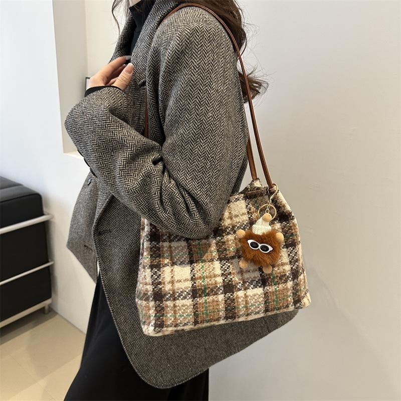 Модные сумки для женщин с большой вместимостью Новые трендовые весенние и летние холщовые сумки через плечо Модные сумки-тоут для поездок на работу Трендовые