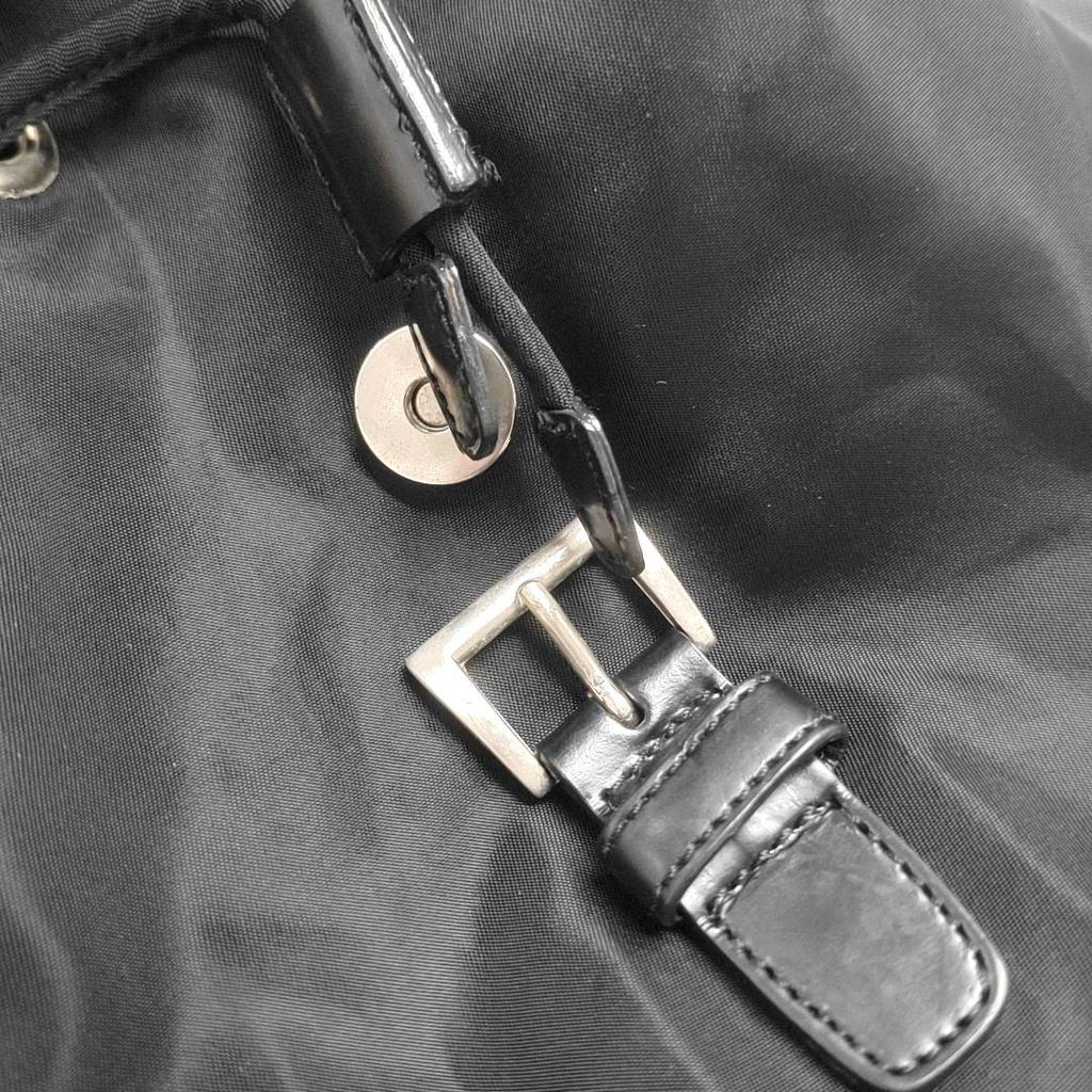 [Pre-Owned] Triangle Logo Nylon Backpack Small - Very Good #UPHT5X