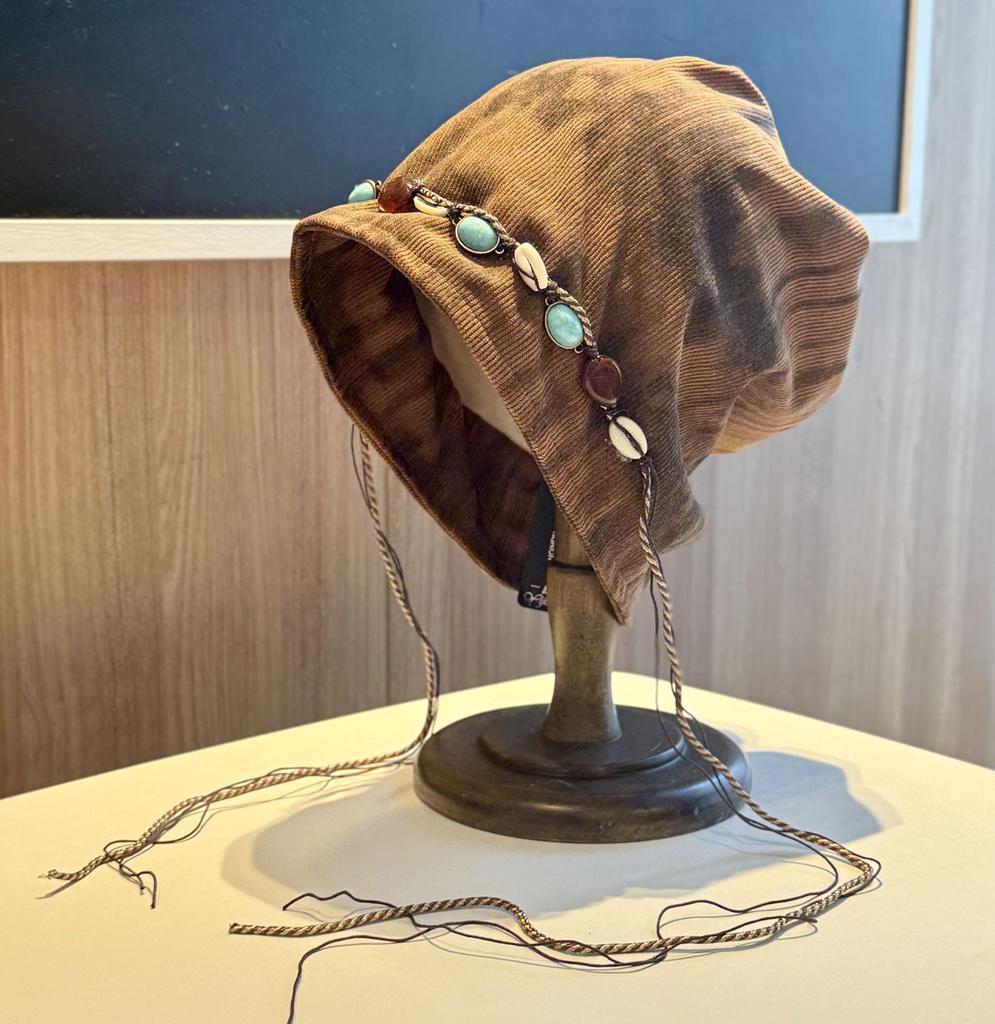 Hot Sale Women Fashionable Gem Chain Decorated Solid Color Versatile Outdoor Photography Autumn Winter Warm Retro Stacked Hat