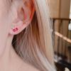 Изысканные сладкие маленькие вишневые серьги-косточки в стиле фруктового тренда