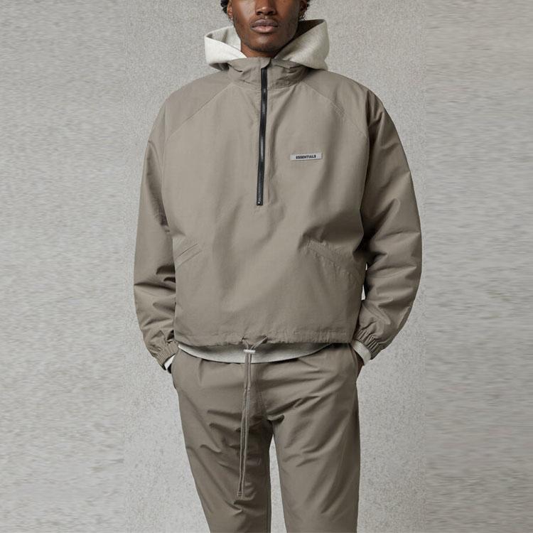 Fear of God Essentials Ветровка унисекс с высоким воротником и молнией на половину, со спущенной линией плеча, цвет цементный, FOG-FW20-359
