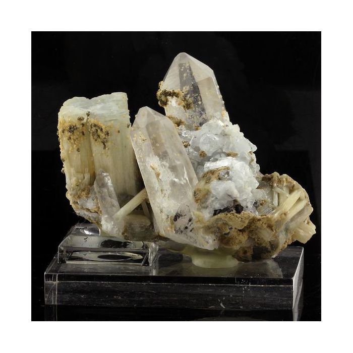 Quartz, Apatite, Wolframite, Pyrite 772.8 carats