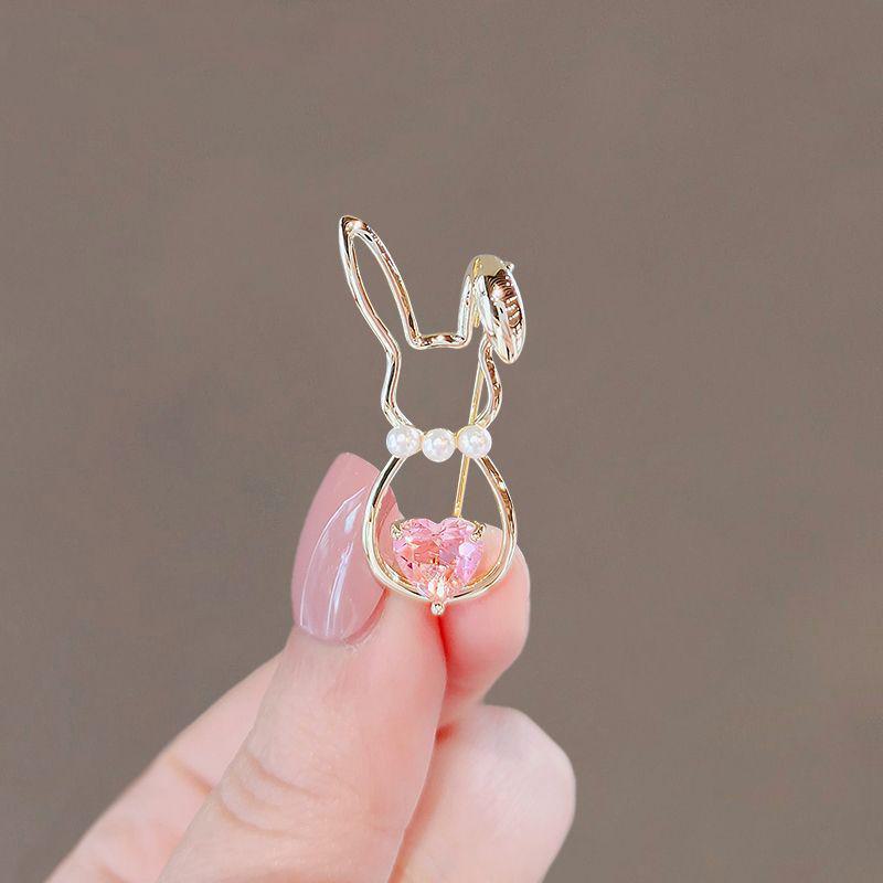 Summer Anti-Exposure Brooch: Fashionable and Luxurious Collar Pin for Women.