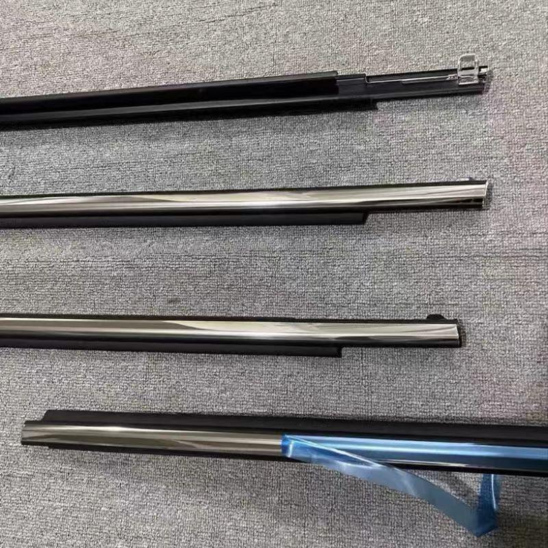 Уплотнительная полоса и водоотражатель для стекла окна автомобиля