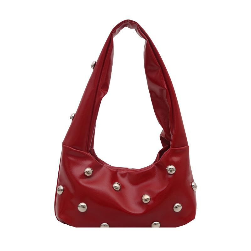 Сумка-подмышка интернет-знаменитости женская 2025 новая корейская версия модной нишевой сумки через плечо, персонализированные заклепки, ручная сумка-пельмень из искусственной кожи