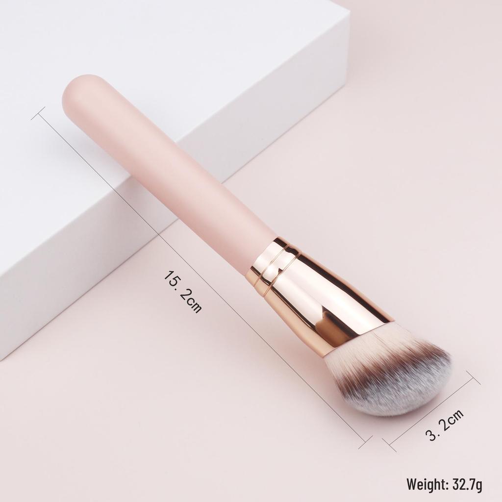 Большая скошенная кисть для консилера и тональной основы: Мягкий ворс, легкий вес, не впитывает для нанесения без следов.