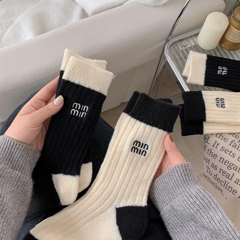 Женские шерстяные вышитые носки MIU до середины икры, модные теплые носки-гольфы для осени/зимы, подходят для послеродового периода.