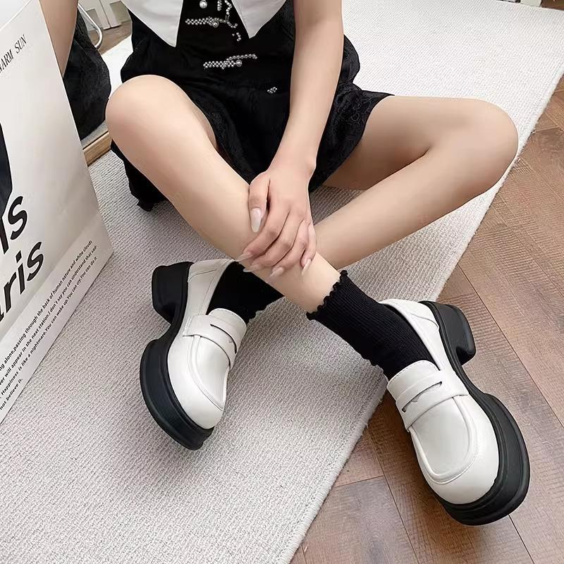 Туфли-лоферы на платформе с круглым носком женские 2025 новые ретро универсальные для jk формы одинарная обувь черные на толстом каблуке маленькие кожаные туфли