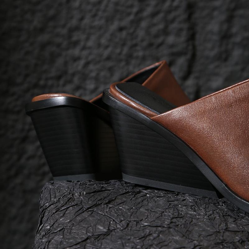 Модная женская новая летняя обувь из натуральной коровьей кожи с металлическим носком на высоком каблуке, ретро шлепанцы Мюли с большим квадратным носком