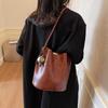 Trend 2025 New Winter Casual Fashion Bucket Retro Shoulder Bag Feeling Versatile Underarm Handbag