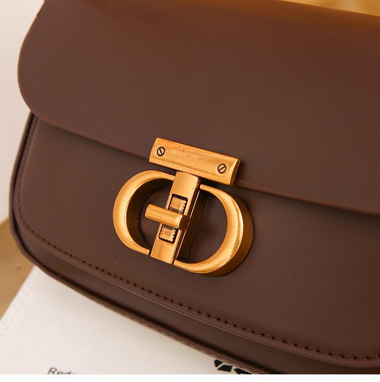 Luxury Women's Shoulder Bag: Fashionable & Versatile Underarm Chain Handbag. Perfect for Street Shopping & Gifts.