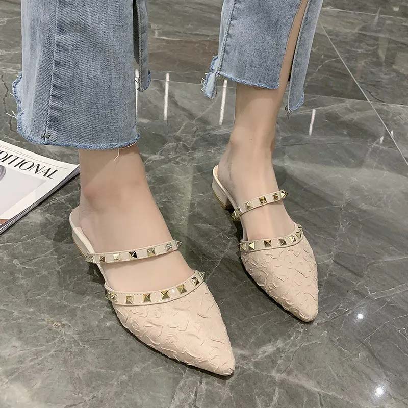 Женские босоножки на массивном каблуке с острыми заклепками, полутапочки Baotou, женские пикантные сандалии из мягкой кожи, тапочки с острым носком на низком каблуке