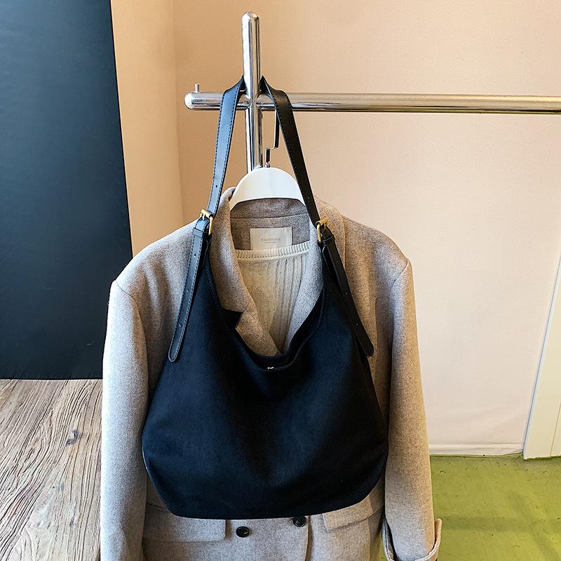 Модная универсальная повседневная замшевая сумка-тоут через плечо в зарубежном стиле для осени и зимы, портативная женская сумка-тоут для поездок на работу, осень-зима 2025