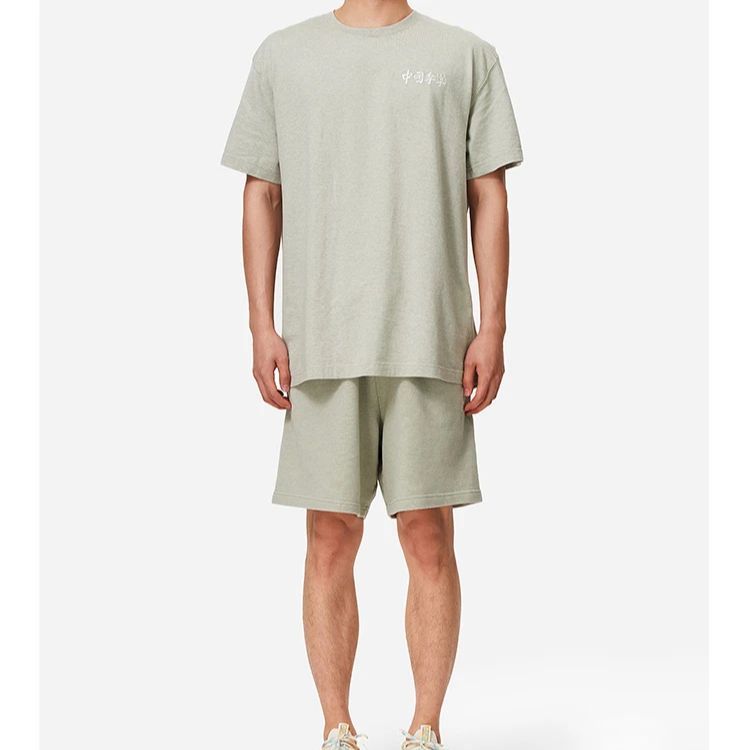 Li Ning Vital Essential свободные повседневные однотонные шорты с принтом мужские шорты сорго-листья-зеленые AKSS073-1