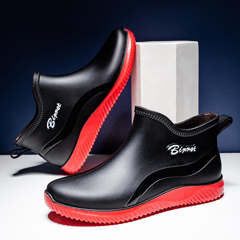 2025 Мужские водонепроницаемые низкие модные резиновые сапоги: Нескользящий и легкий для использования на улице и на кухне