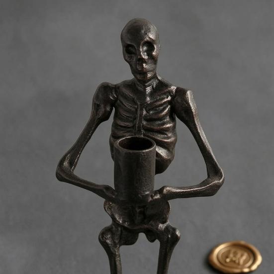 yangyizhi Halloween Skeleton Candle Holder, Gothic Resin Hand And Standing Candlestick Holders for Table Mantel Decor