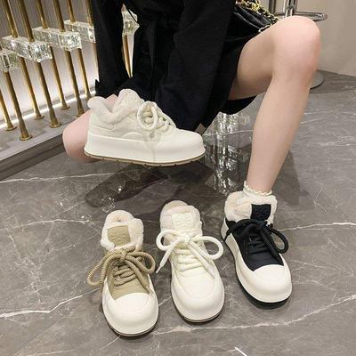 Бархатные туфли на толстой подошве женские 2025 зима новая модная универсальная теплая обувь интернет-знаменитости белые туфли повседневная спортивная обувь