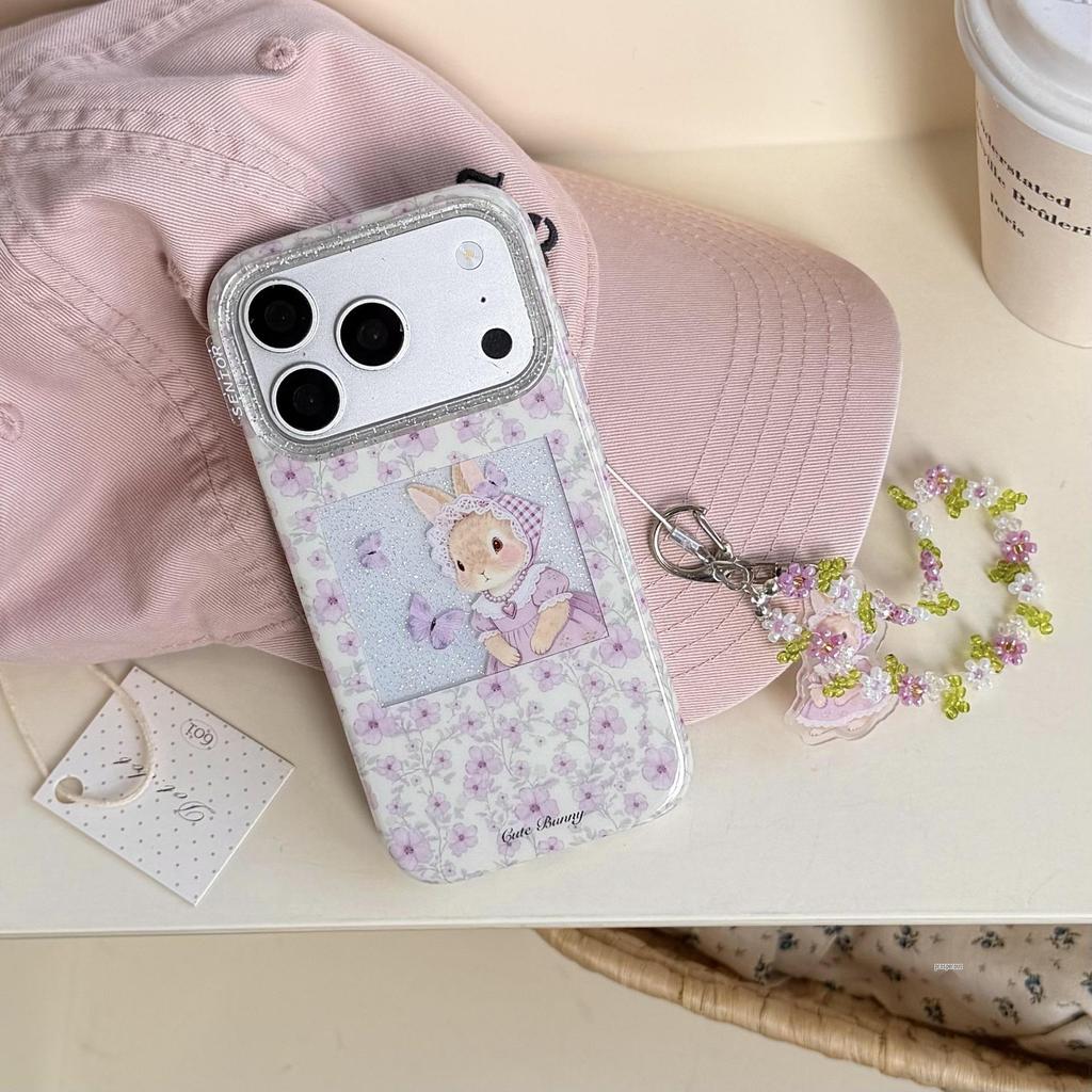 Фиолетовый чехол-цепочка с цветочным узором и кроликом для iPhone 15/14/16/17 Pro Max