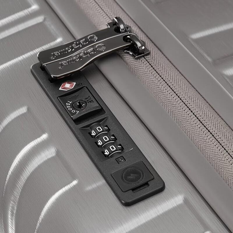 Чемодан Diplomat HM-26202-1 на 4 колесах, жесткий корпус
