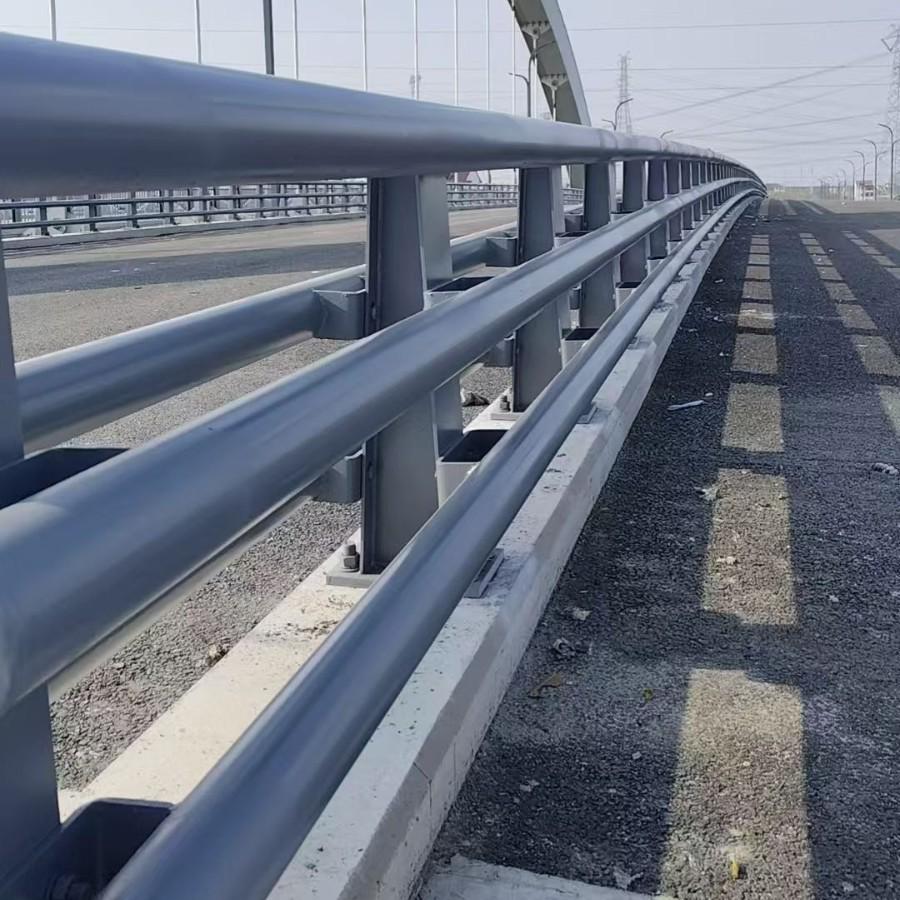 Q235B Bridge and Roadside Anti-Collision Guardrail In Stock