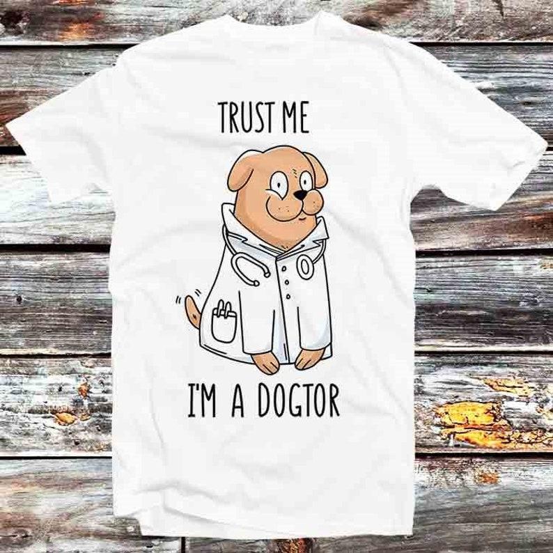 230 Gsm 100% Cotton Trust Me I M A Dogtor Dog Doctor T Shirt Vintage Retro Cool Gift Mens Womens Unisex Cartoon Anime Top Tee B370