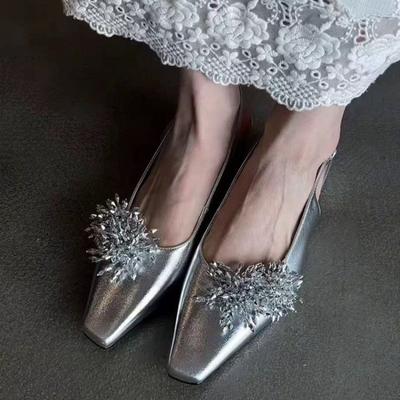 Босоножки с квадратным носком и мелким вырезом, женские летние новые туфли-баотоу с цветком на одном ремешке, противоскользящие износостойкие на плоской подошве