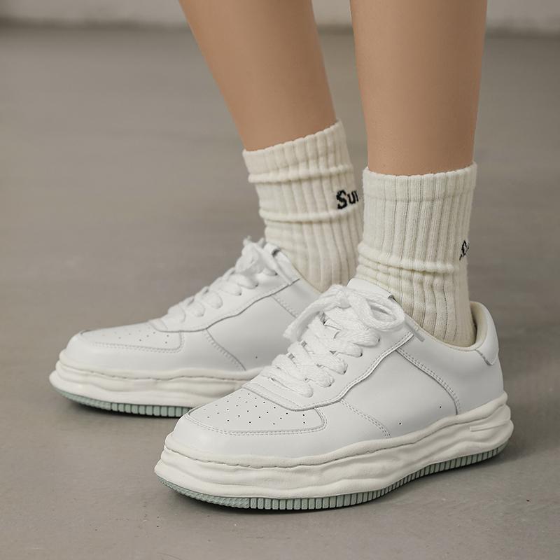 Модные мужские повседневные белые туфли в корейском стиле из натуральной дышащей кожи, кроссовки для активного отдыха, молодежная уличная обувь, chaussure