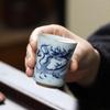 Антикварная сине-белая керамическая чашка мастера для церемонии Гунфу