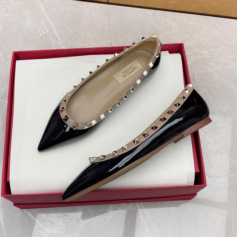 Trendy Fashion Rivets Shallow Black Patent Leather Single Shoes For Women French Style Pointed Flat Bottomed Women's Shoes
