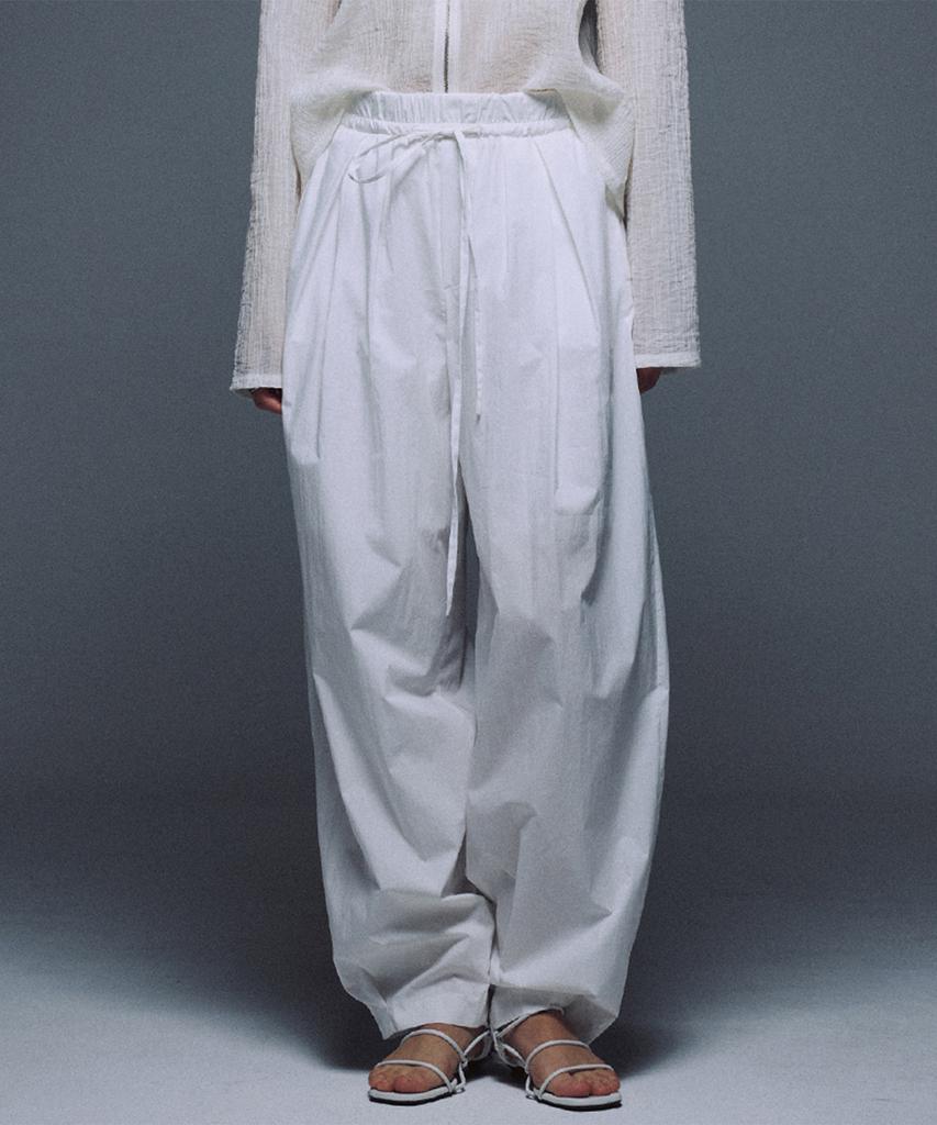 UMARMUNG Lightweight Cotton Oval Silhouette Pants_White
