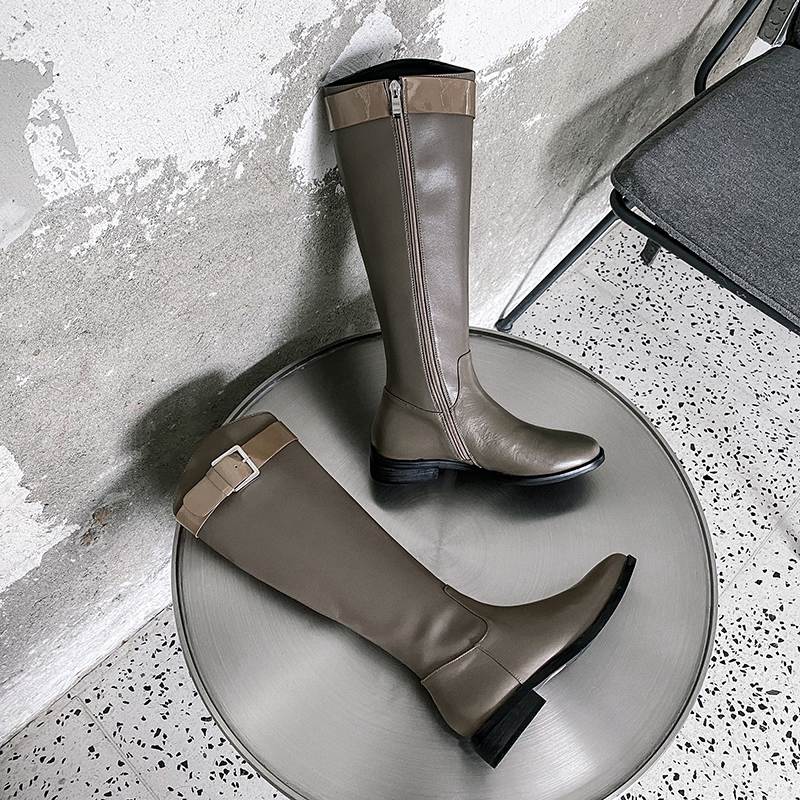 Krazing Pot Обувь из натуральной кожи Осень-зима на низком каблуке Сапоги для верховой езды с круглым носком Сохраняют тепло Сапоги без застежек с металлической пряжкой Высокие сапоги