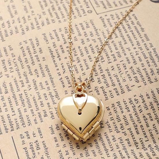 Yousheng Personalized Love Heart Locket Necklace That Holds 4 Photos Four-leaf Clover Pendant Necklace for Women Mother Wife Daughter Best Friend