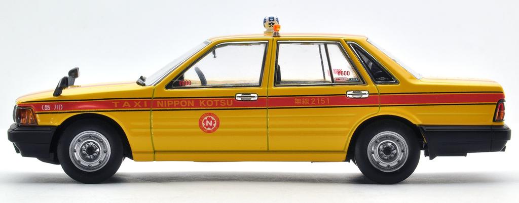 Tomica Limited Vintage Neo Nissan Cedric Такси Готовая модель 1/43 LV-N43-13b (Nihon Kotsu)
