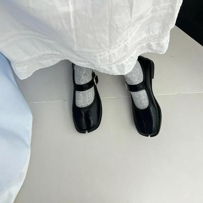 2025 Новые женские тапочки Мэри Джейн на плоском каблуке, стройнящие, с раздельным носком, на мягкой подошве, обувь для мелкой воды, летняя женская обувь