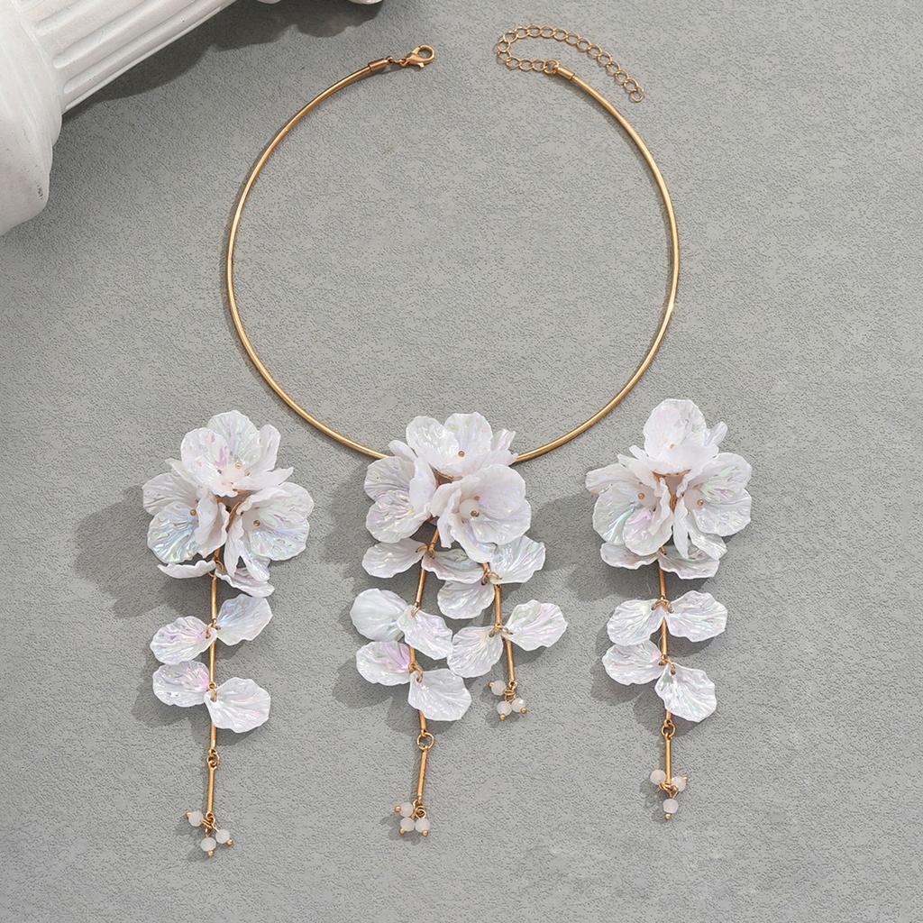 Элегантный набор ожерелья и серег-подвесок с цветочным дизайном, портативные украшения для женщин, прочная комбинация сплава и смолы