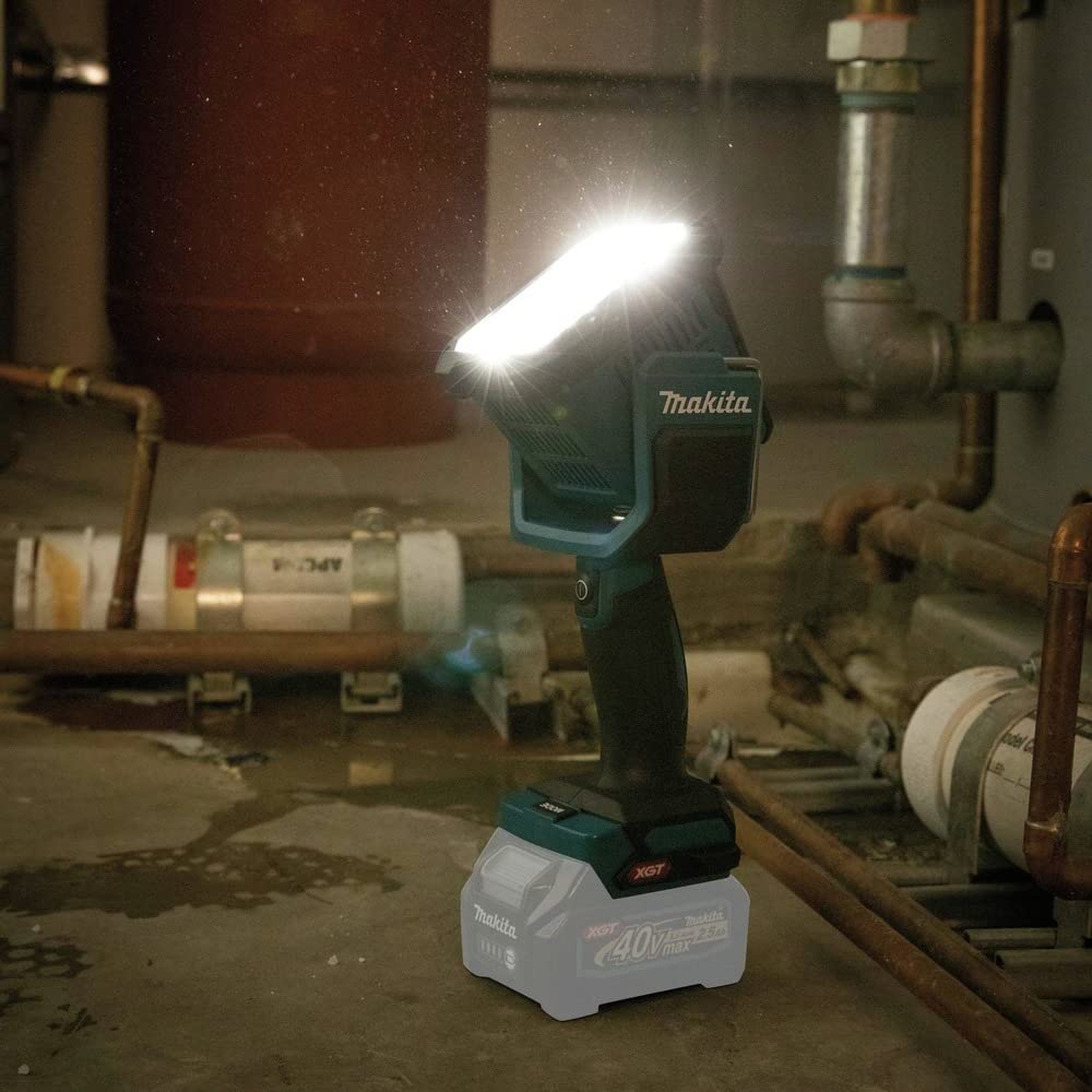 Makita ML007G Cordless Flashlight/Spotlight 40Vmax Blue Multi-Mode, Body Only (Battery, Charger Sold Separately)