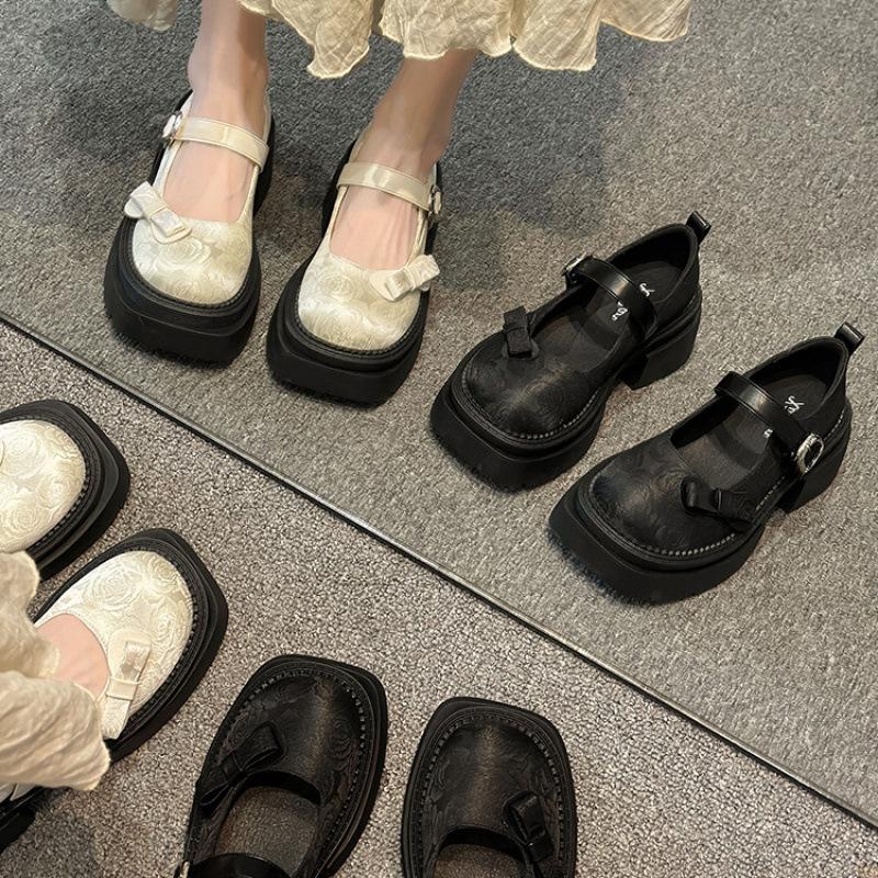 Толстый каблук толстая подошва национальная вышивка туфли Мэри Джейн женские 2025 весна новый темперамент маленькие универсальные весенние и осенние одинарные туфли