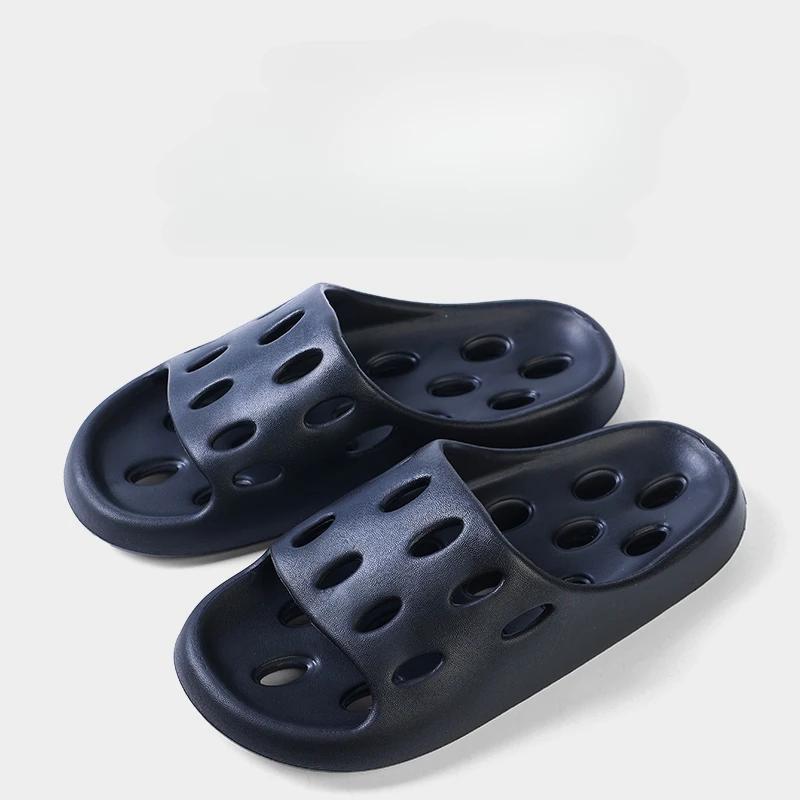 Летние дырявые тапочки для ванной комнаты, для купания, удобные, для мужчин и женщин, для пар, для дома, в помещении, нескользящие сандалии из ЭВА, тапочки, пляжные тапочки