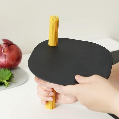 &NE Nikii Cutting Board, Black, 1 Piece, 18.5cm Wide x 18.5cm Deep x 0.3cm Thick, Made in Japan, Dishwasher Safe, Antibacterial, Small Mini Cutting Bo