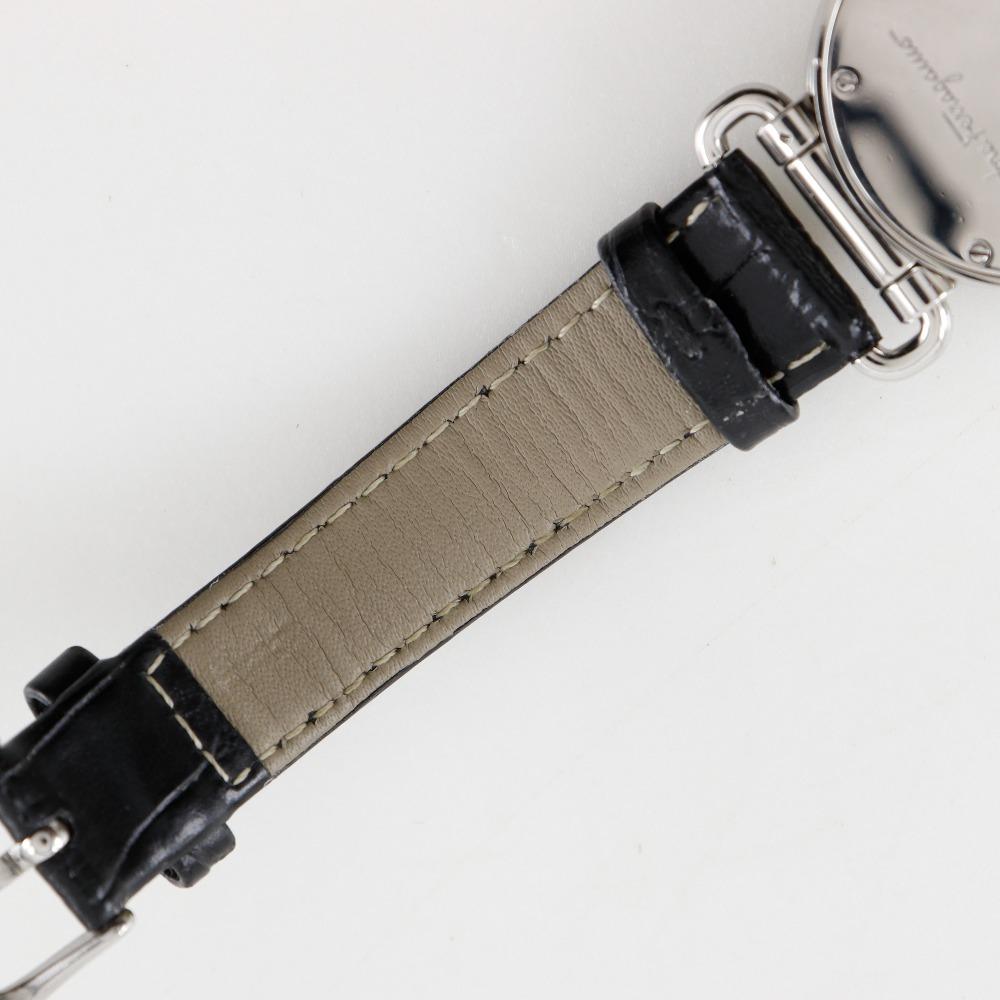 Salvatore Ferragamo Часы белый циферблат Нержавеющая сталь/кожа Кварцевые Аналоговый дисплей Женские Б/у